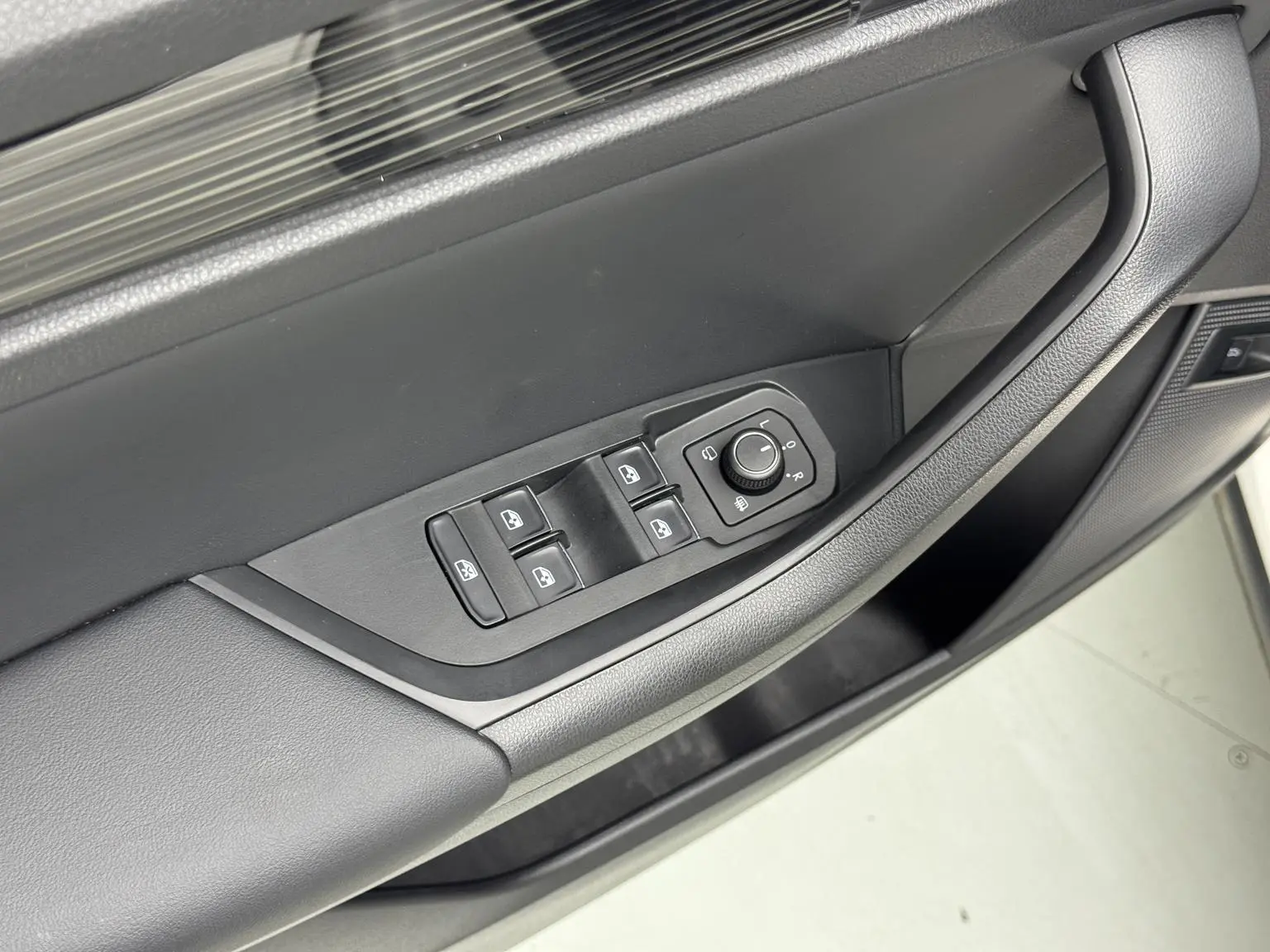 Skoda 2021 TSI330 5 seat 2WD Luxury Premium Enjoy