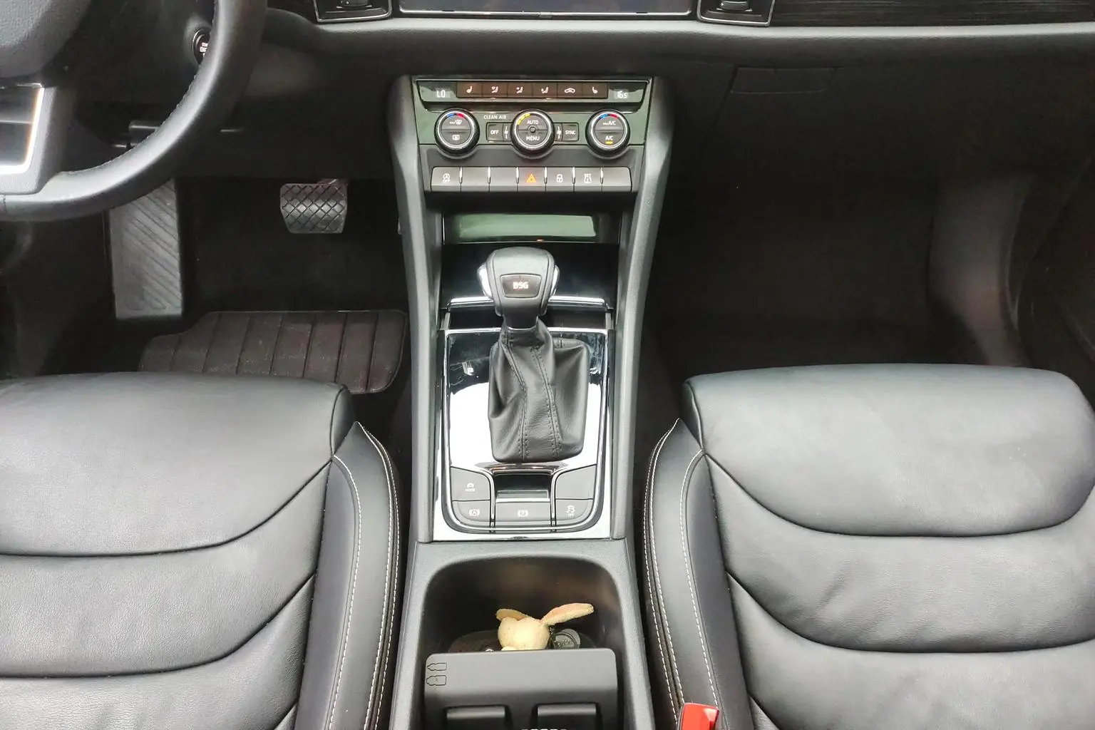 Skoda 2018 TSI330 5 seat 2WD Luxury Premium Enjoy