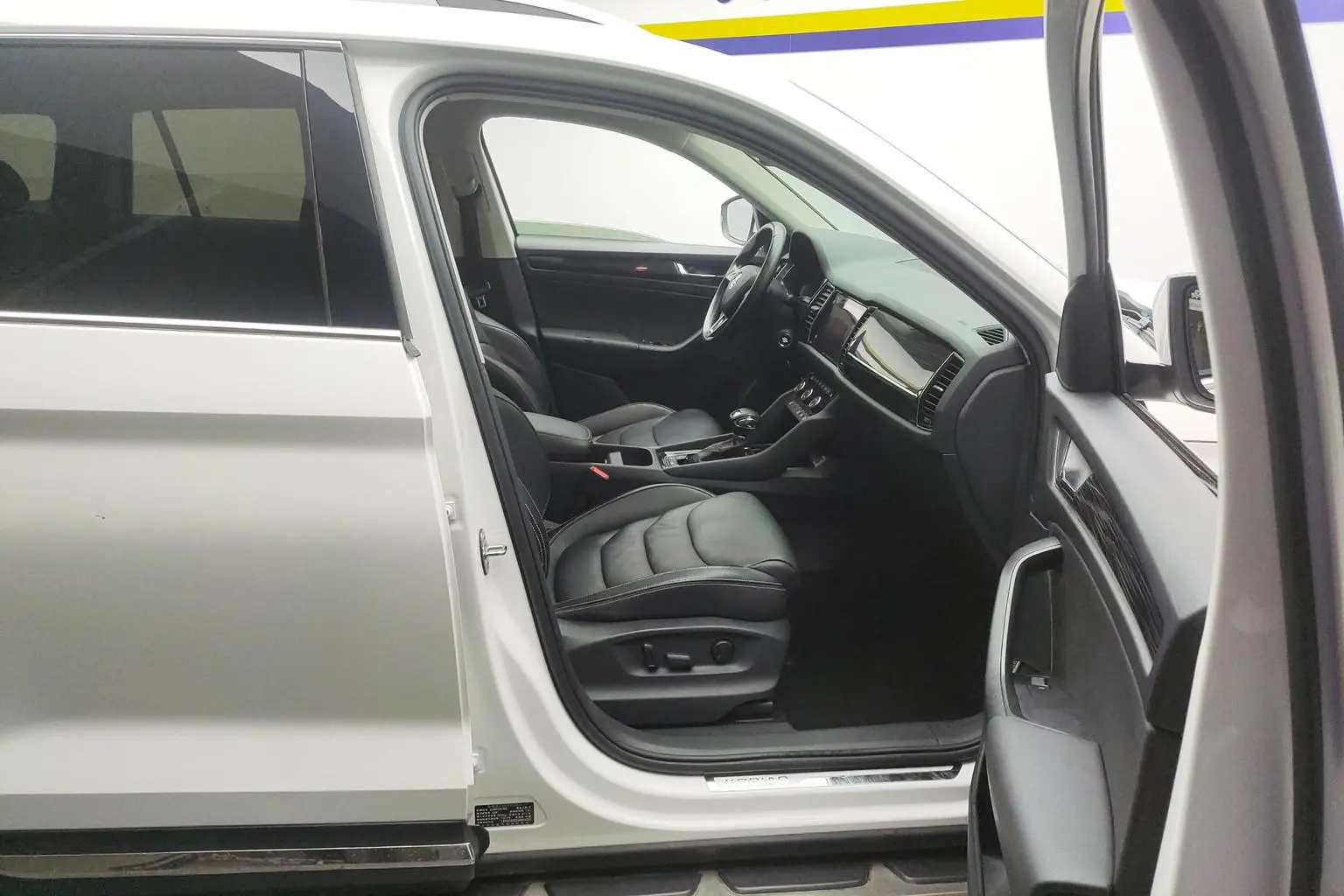Skoda 2018 TSI330 5 seat 2WD Luxury Premium Enjoy