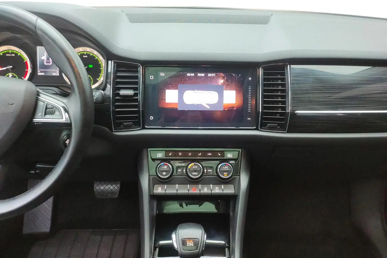 Skoda 2018 TSI330 5 seat 2WD Luxury Premium Enjoy