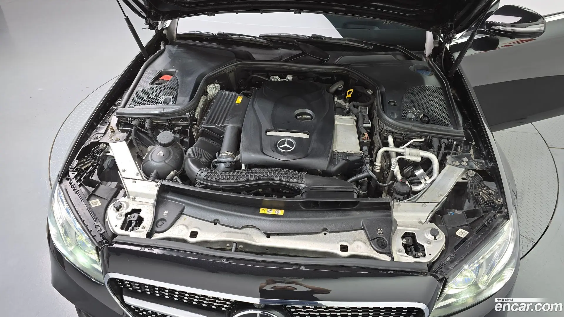 Mercedes-Benz E-Class E300 4MATIC Exclusive 2016