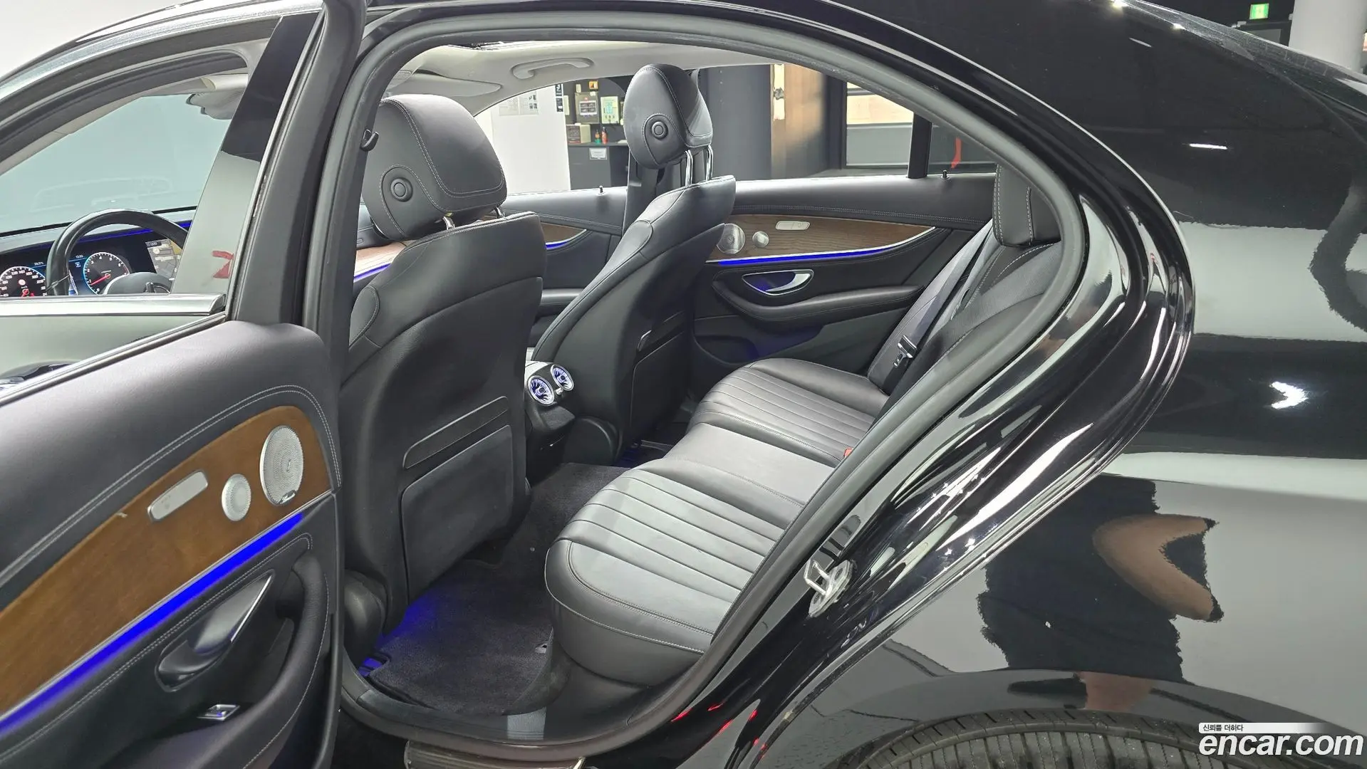 Mercedes-Benz E-Class E300 4MATIC Exclusive 2016
