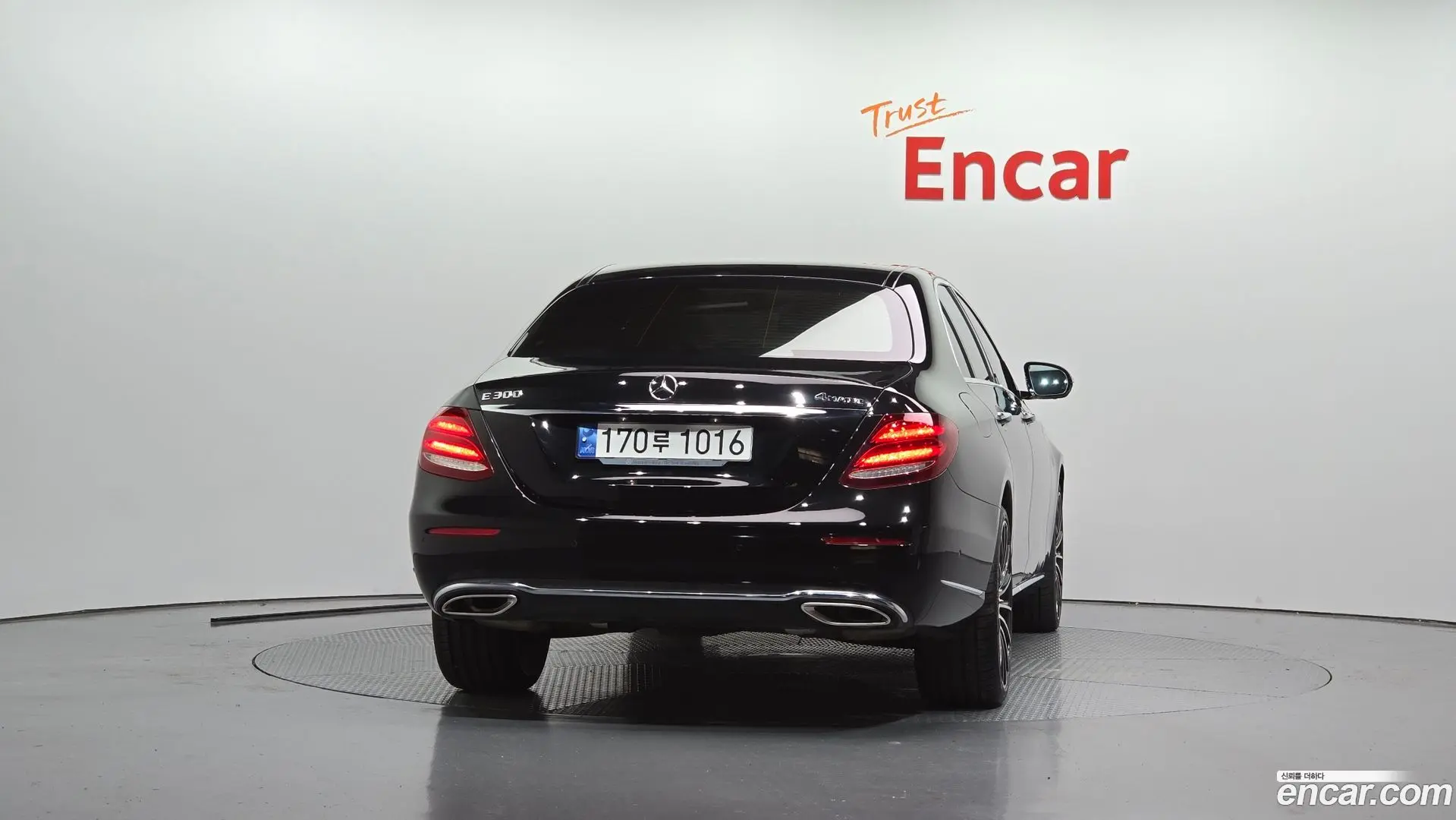 Mercedes-Benz E-Class E300 4MATIC Exclusive 2016
