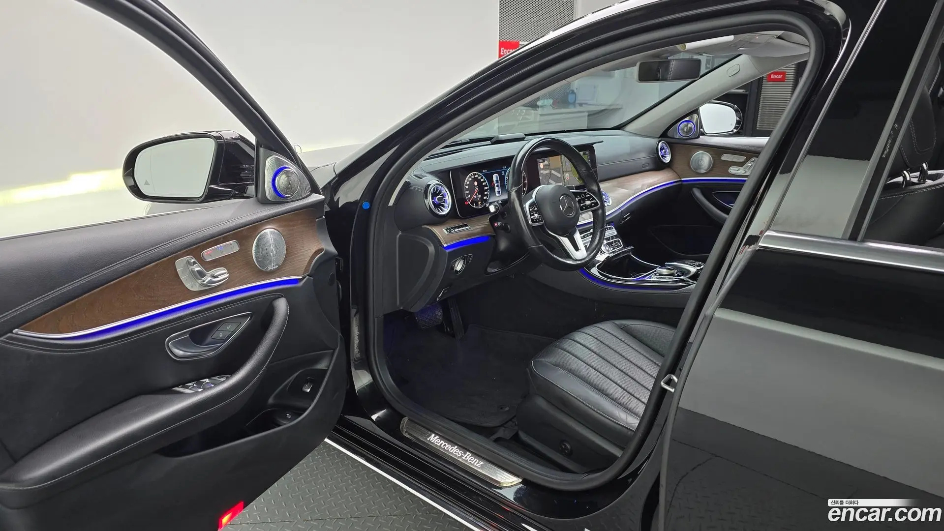 Mercedes-Benz E-Class E300 4MATIC Exclusive 2016