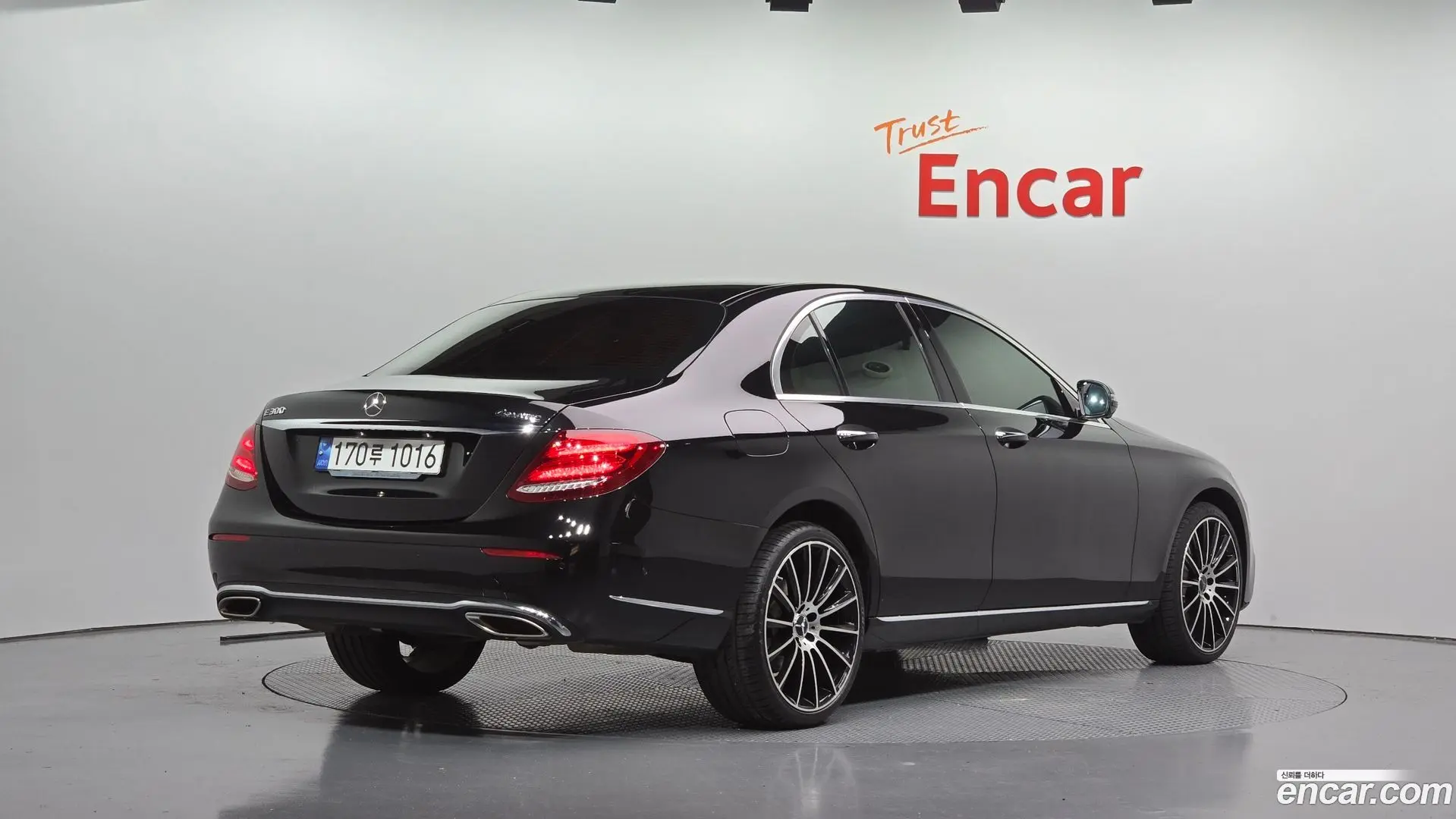 Mercedes-Benz E-Class E300 4MATIC Exclusive 2016