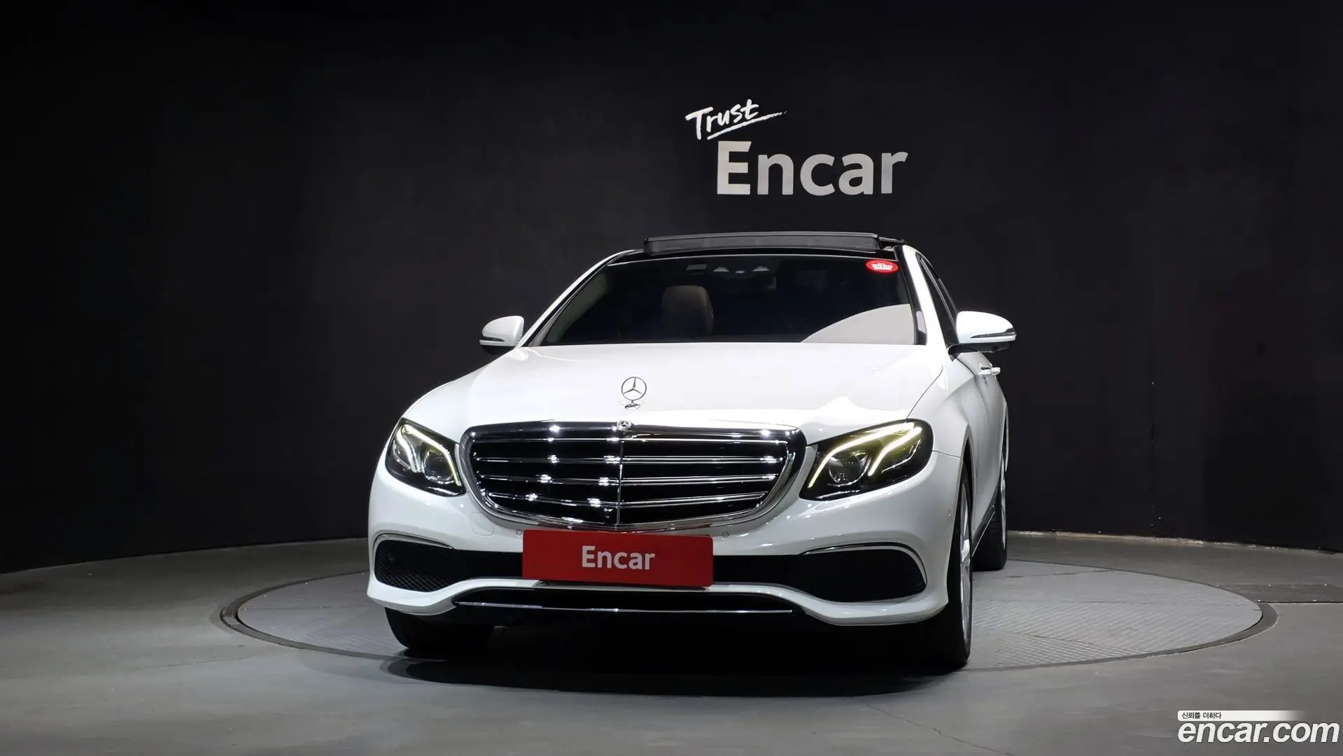 Mercedes-Benz E-Class E300 4MATIC Exclusive 2016