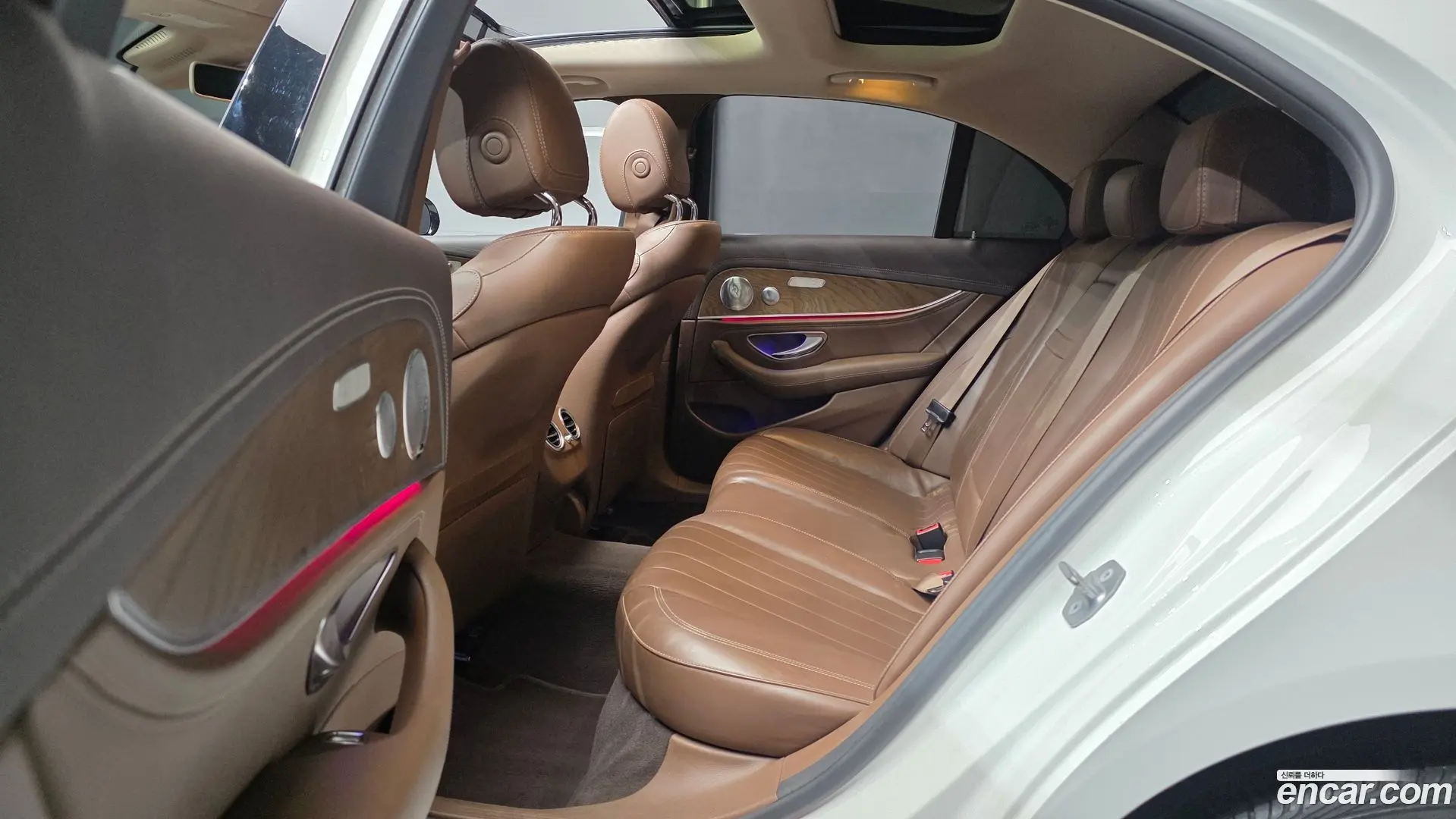 Mercedes-Benz E-Class E300 4MATIC Exclusive 2016