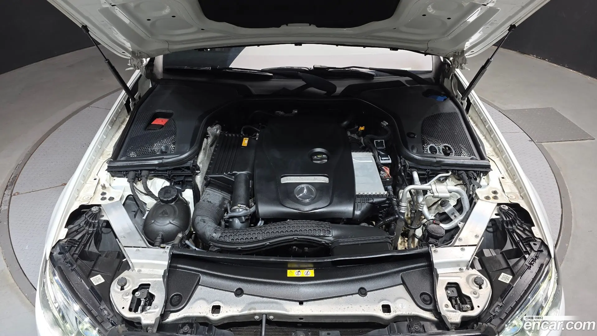 Mercedes-Benz E-Class E300 4MATIC Exclusive 2016