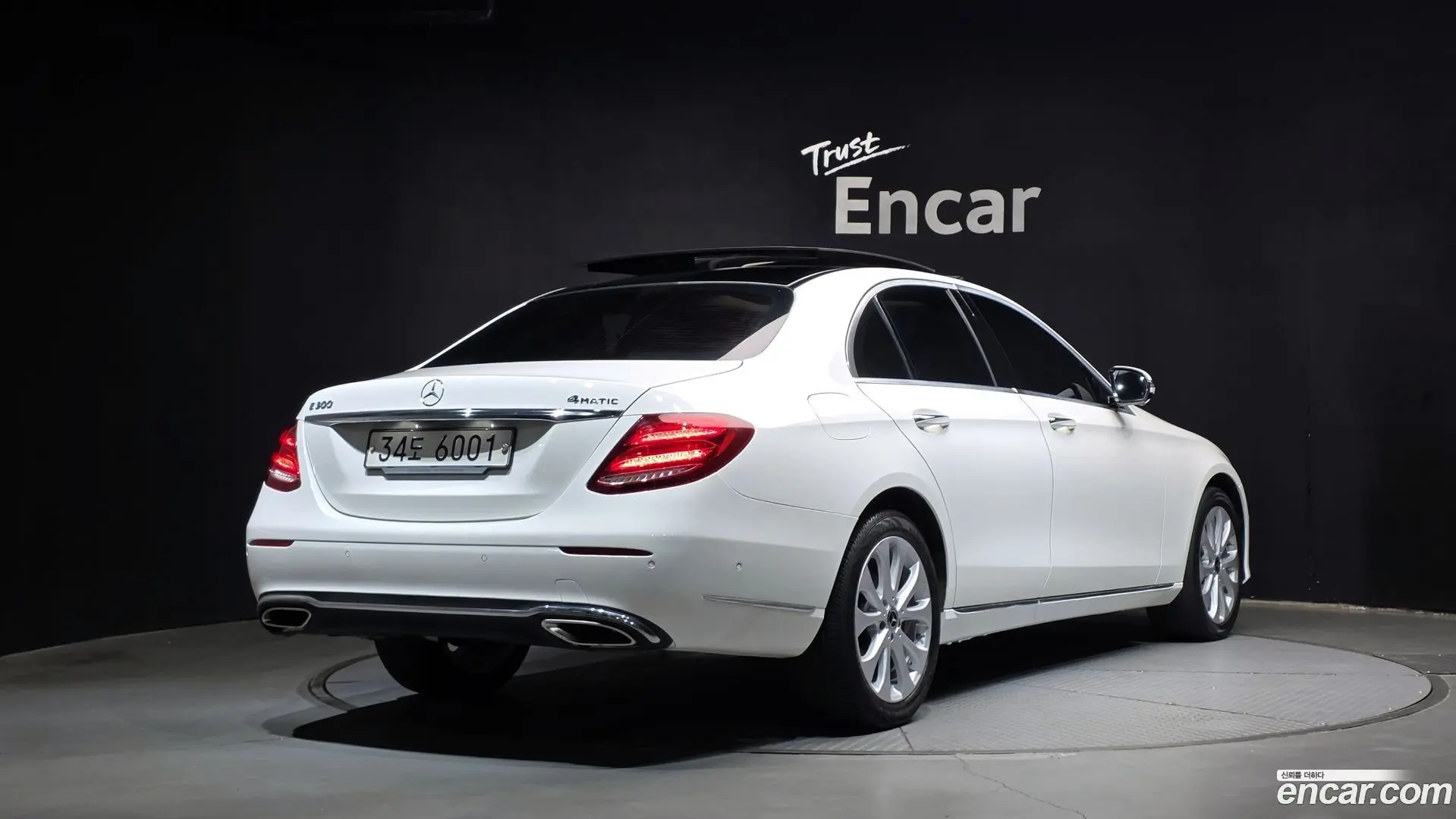 Mercedes-Benz E-Class E300 4MATIC Exclusive 2016