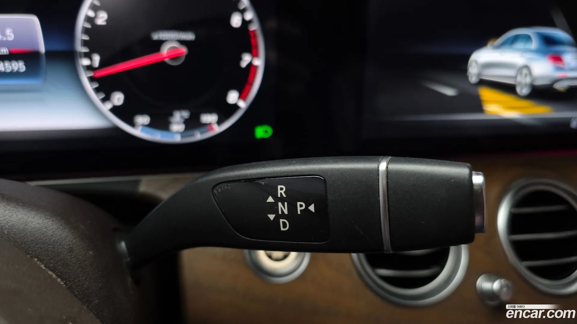 Mercedes-Benz E-Class E300 4MATIC Exclusive 2016