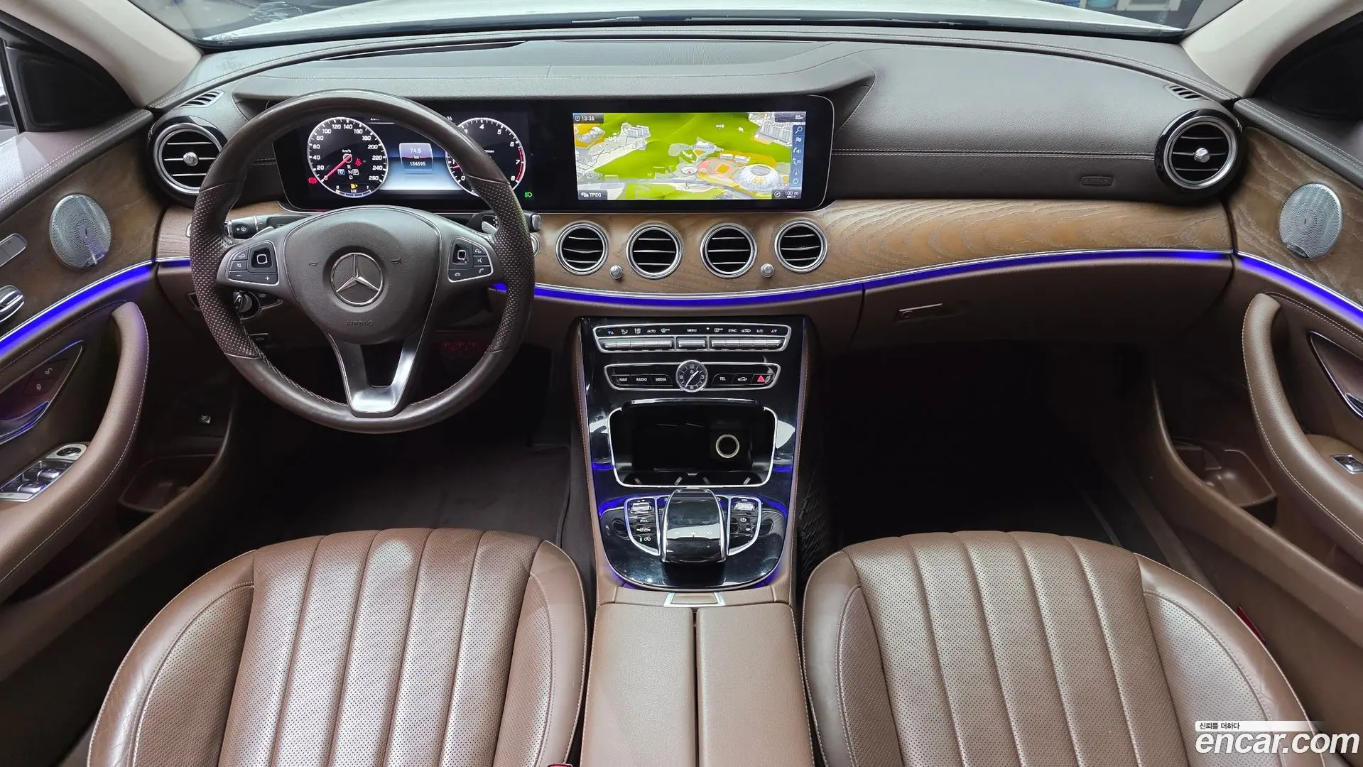 Mercedes-Benz E-Class E300 4MATIC Exclusive 2016