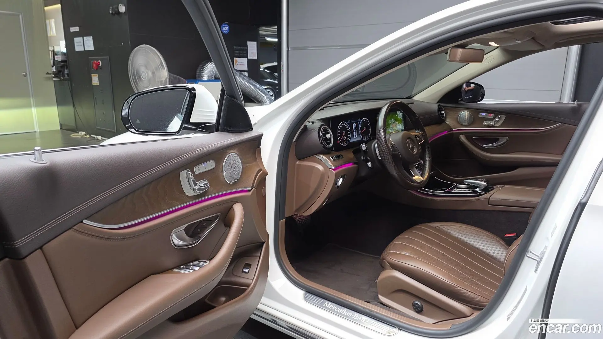 Mercedes-Benz E-Class E300 4MATIC Exclusive 2016