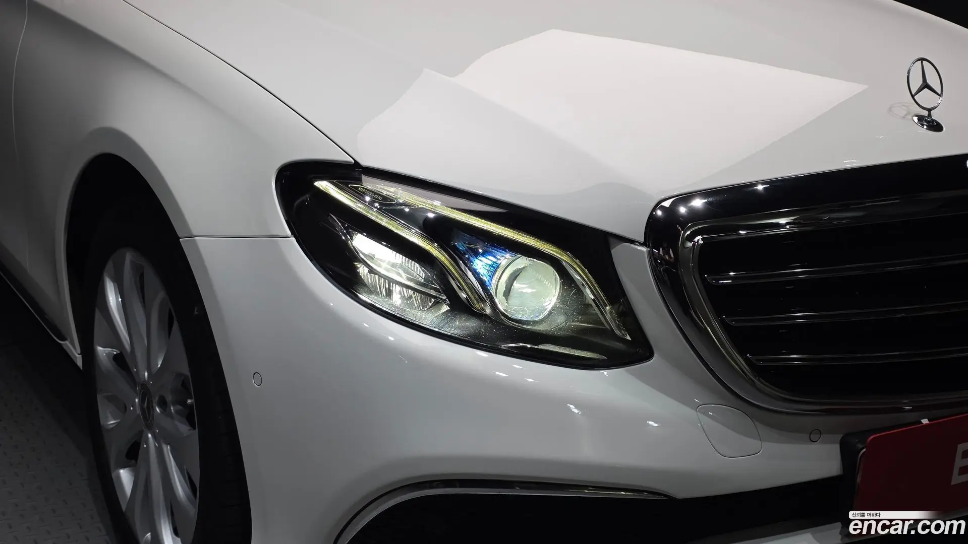 Mercedes-Benz E-Class E300 4MATIC Exclusive 2016
