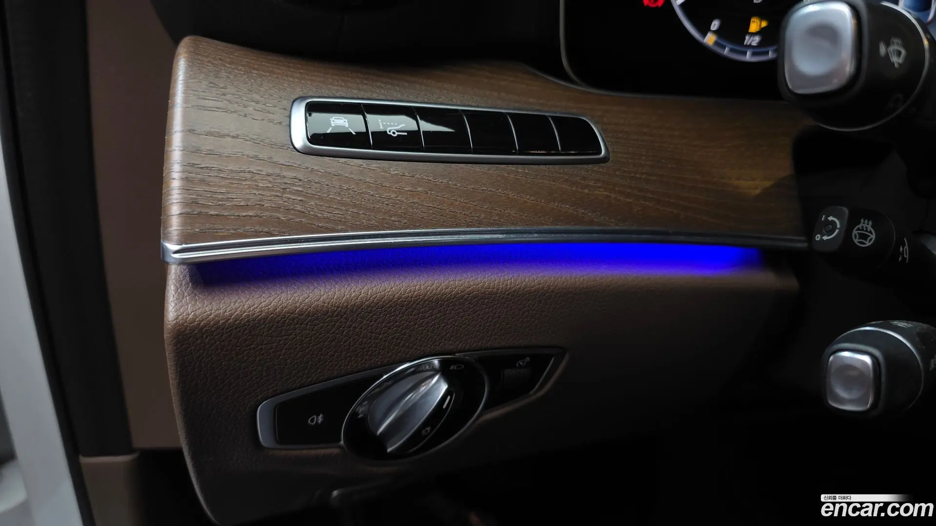 Mercedes-Benz E-Class E300 4MATIC Exclusive 2016