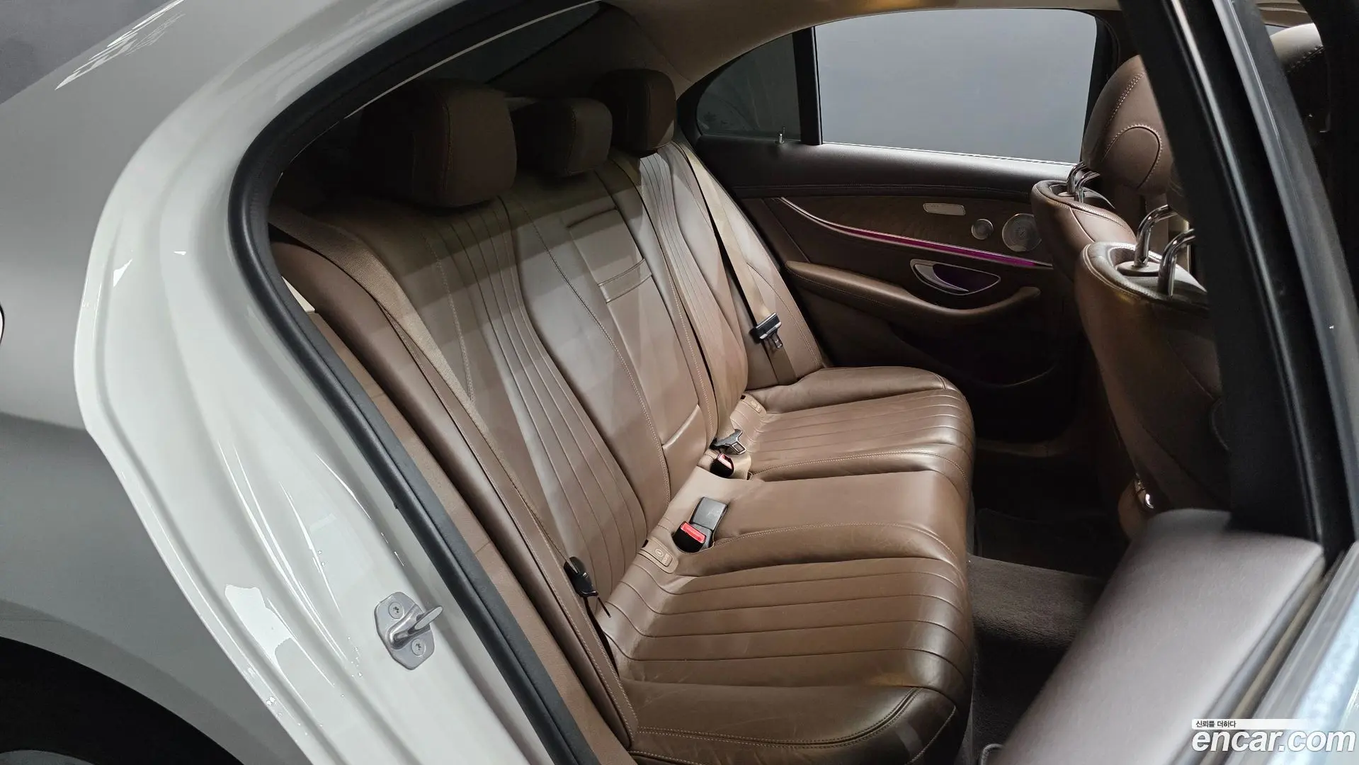 Mercedes-Benz E-Class E300 4MATIC Exclusive 2016
