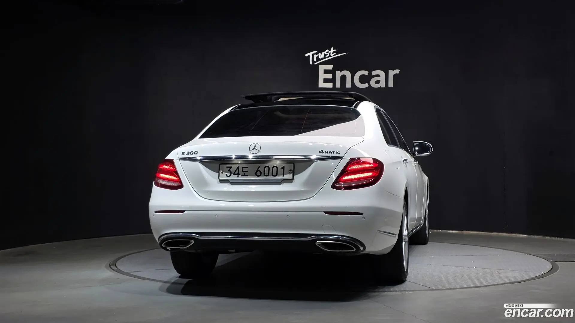 Mercedes-Benz E-Class E300 4MATIC Exclusive 2016