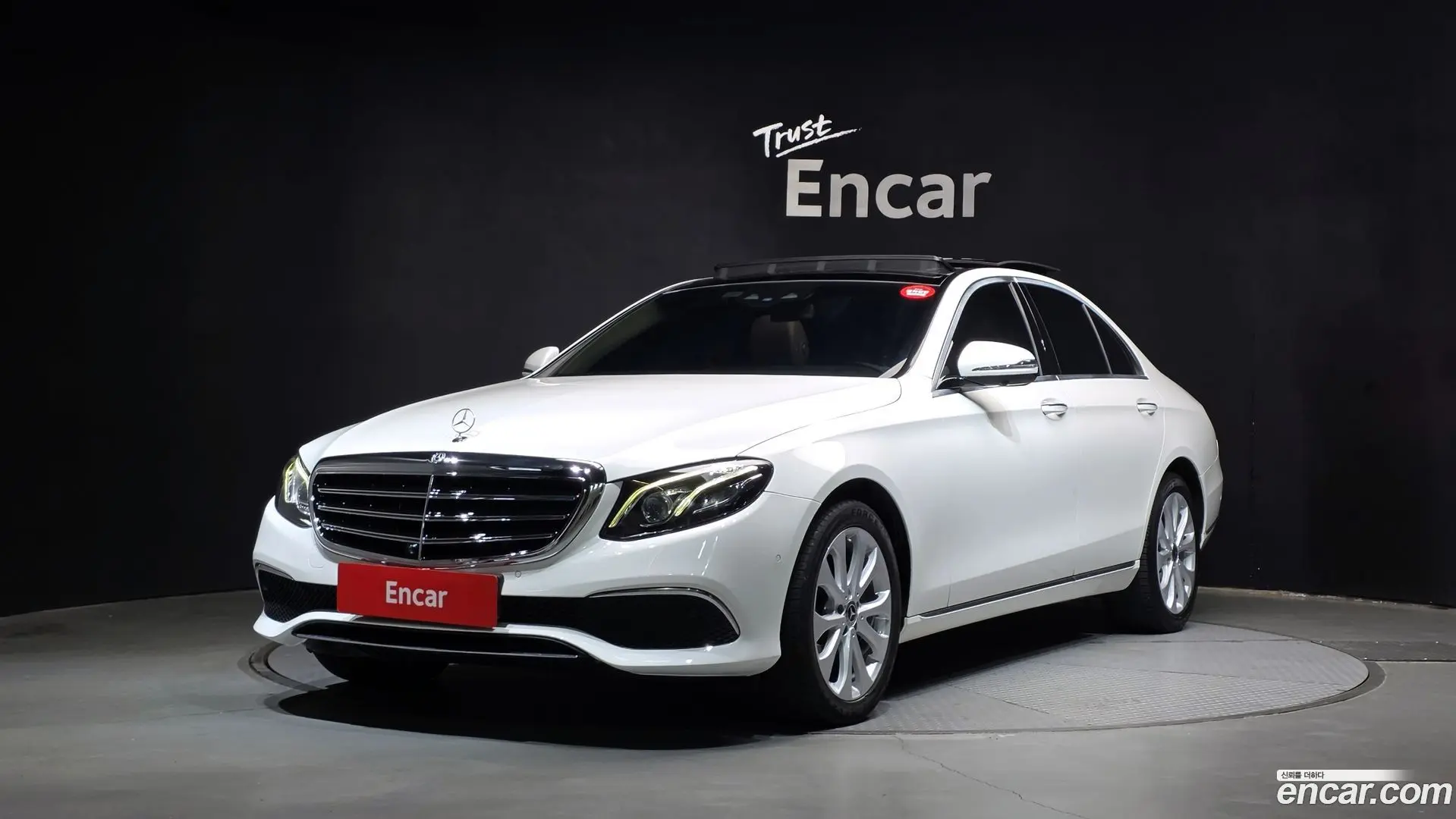 Mercedes-Benz E-Class E300 4MATIC Exclusive 2016