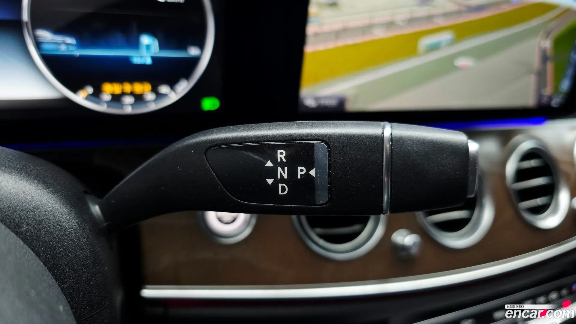 Mercedes-Benz E-Class E300 4MATIC Exclusive 2016
