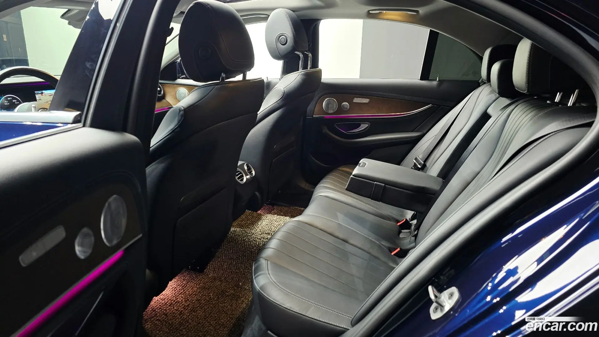 Mercedes-Benz E-Class E300 4MATIC Exclusive 2016