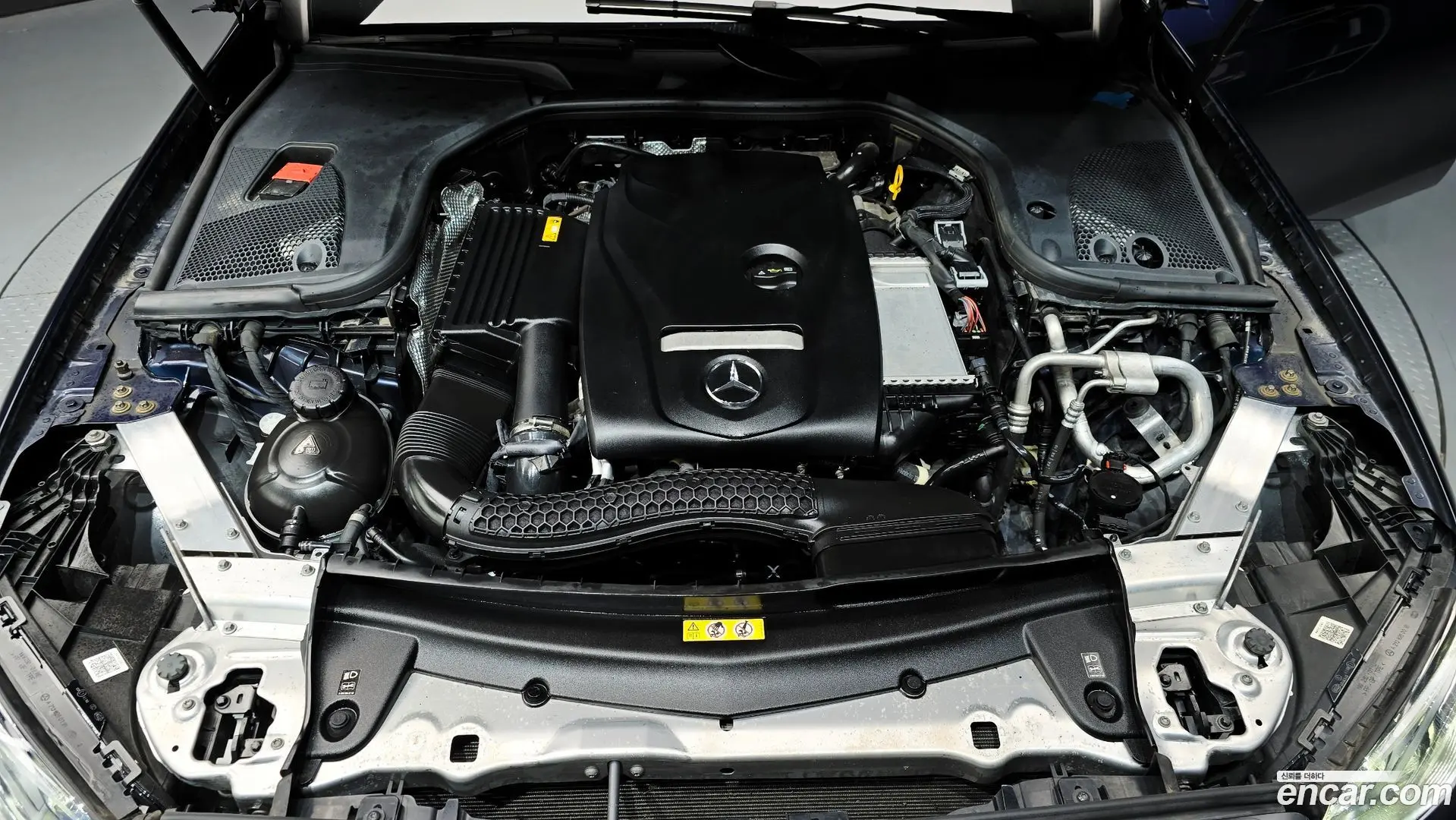 Mercedes-Benz E-Class E300 4MATIC Exclusive 2016