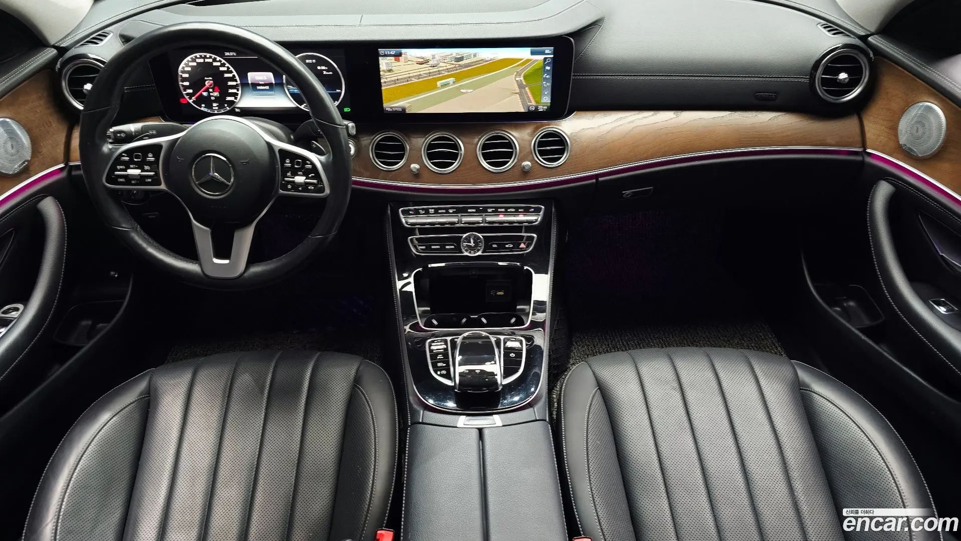 Mercedes-Benz E-Class E300 4MATIC Exclusive 2016