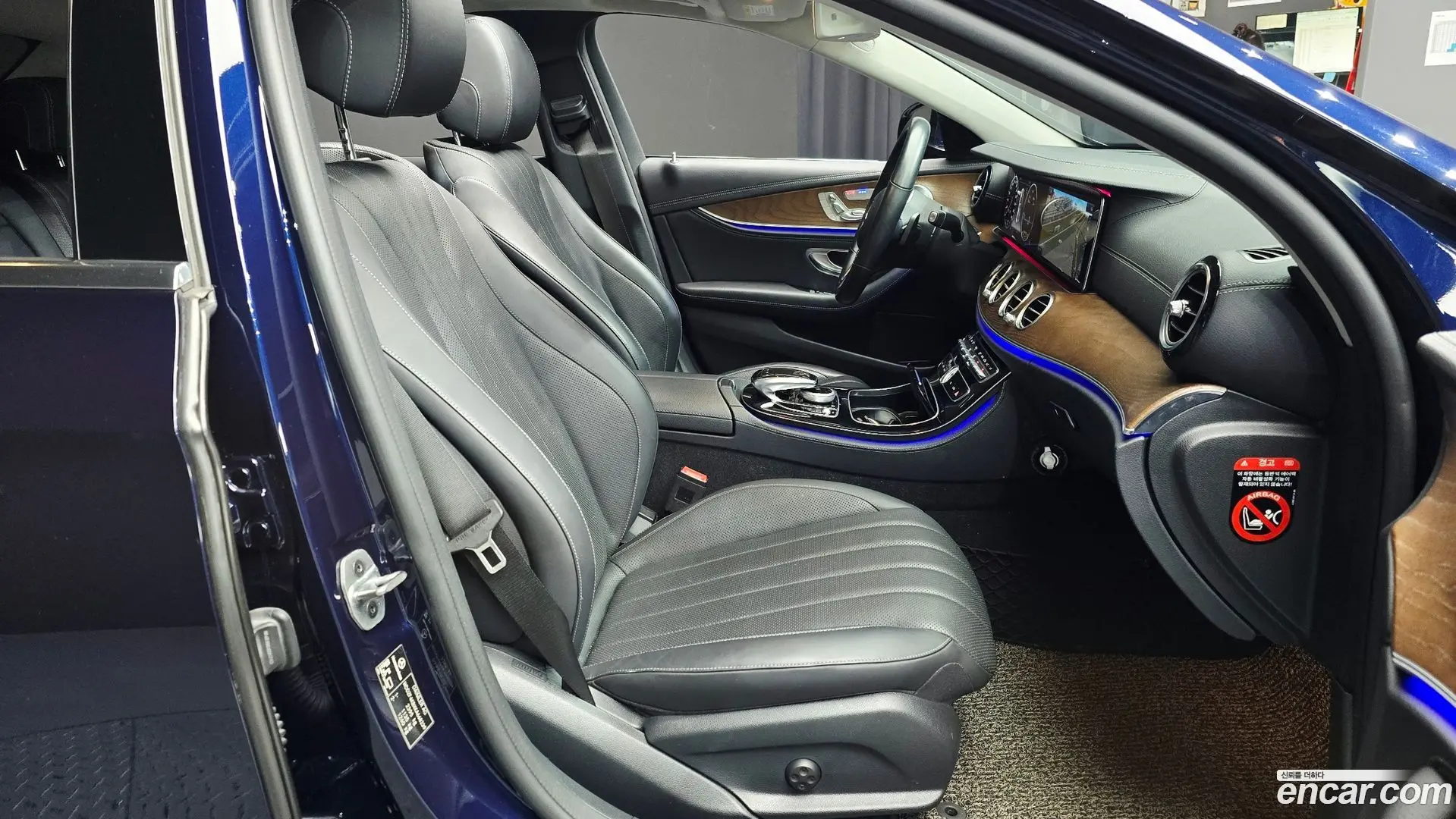 Mercedes-Benz E-Class E300 4MATIC Exclusive 2016