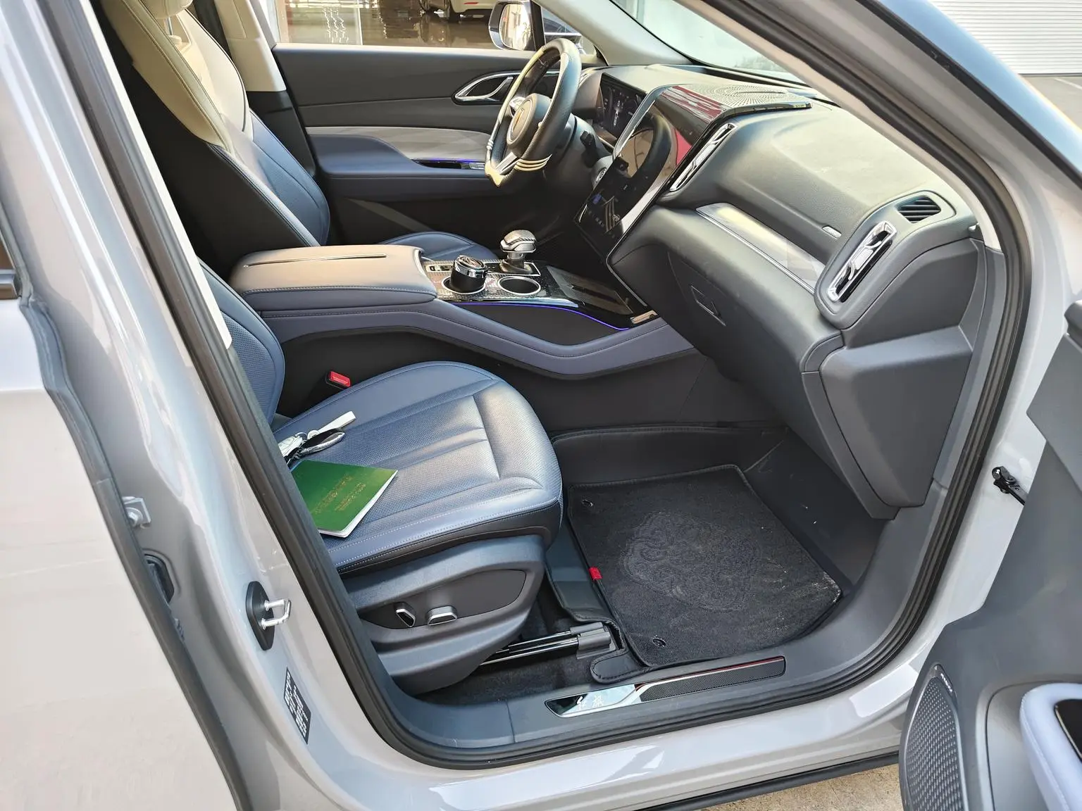 Hongqi HS3 2023 2.0T 4WD