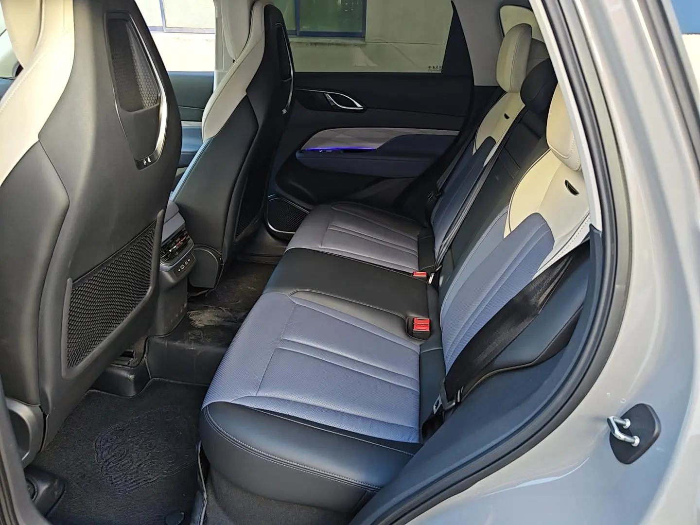 Hongqi HS3 2023 2.0T 4WD