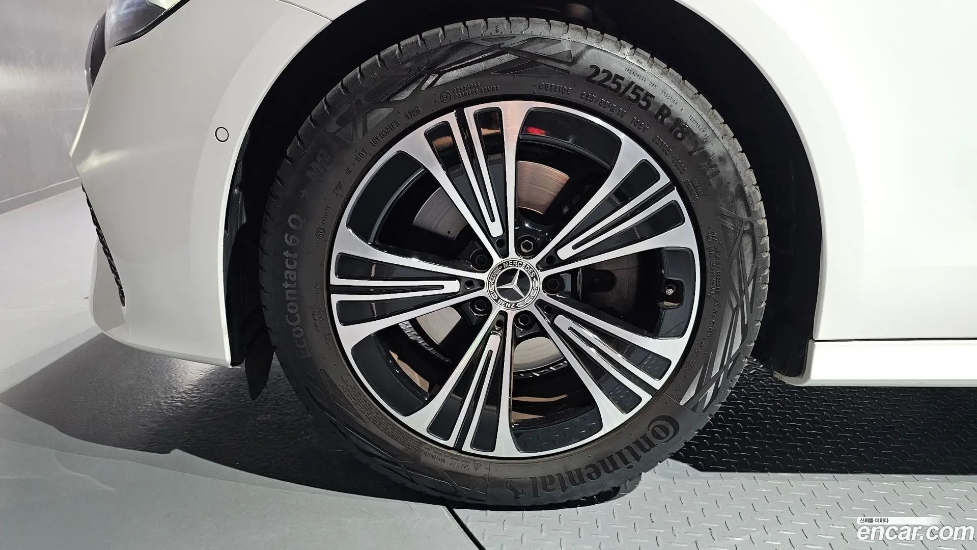 Mercedes-Benz E-Class E200 Avantgarde 2024