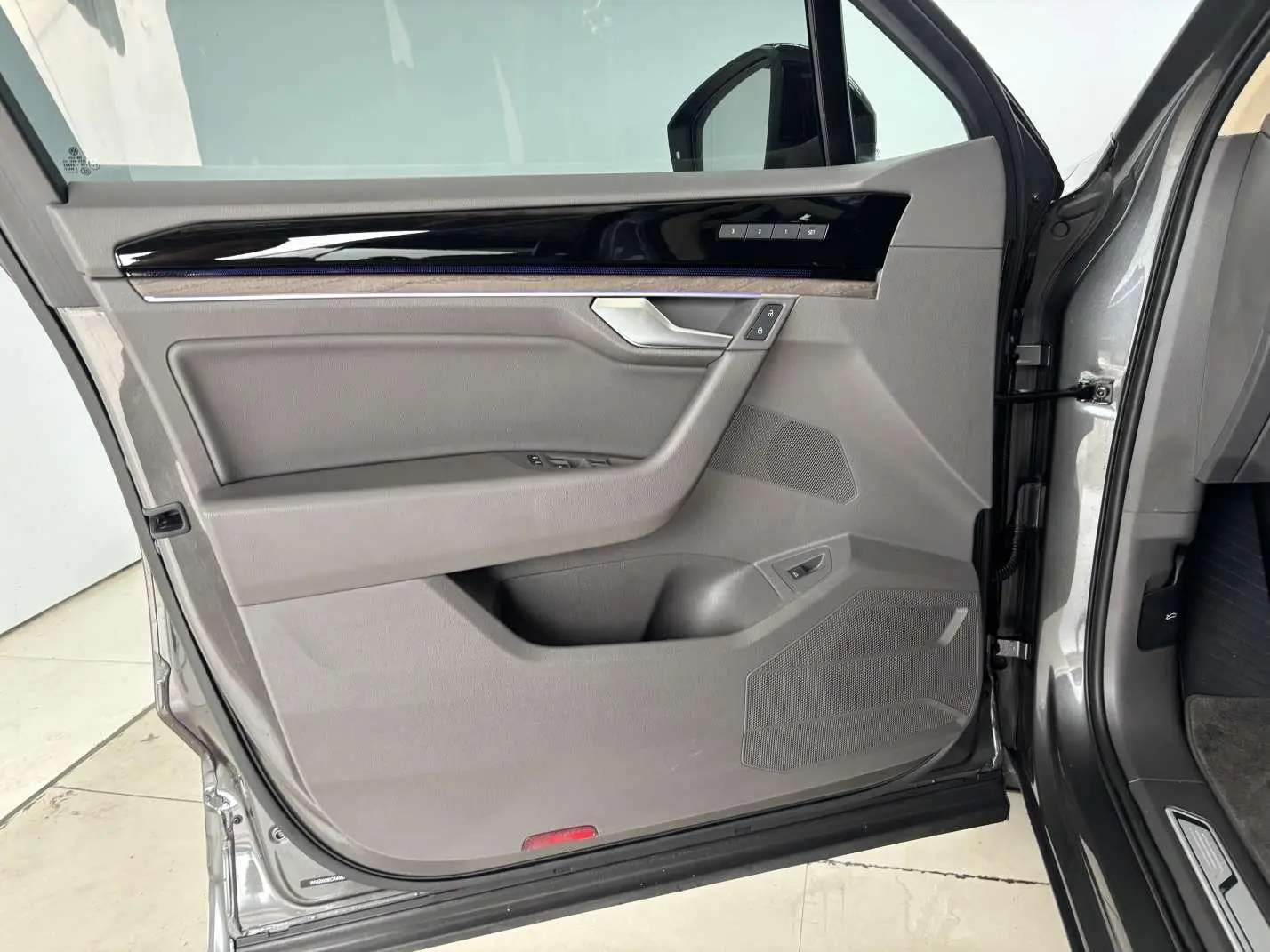 Volkswagen Touareg 2022 3.0TSI Sharp Sport Package
