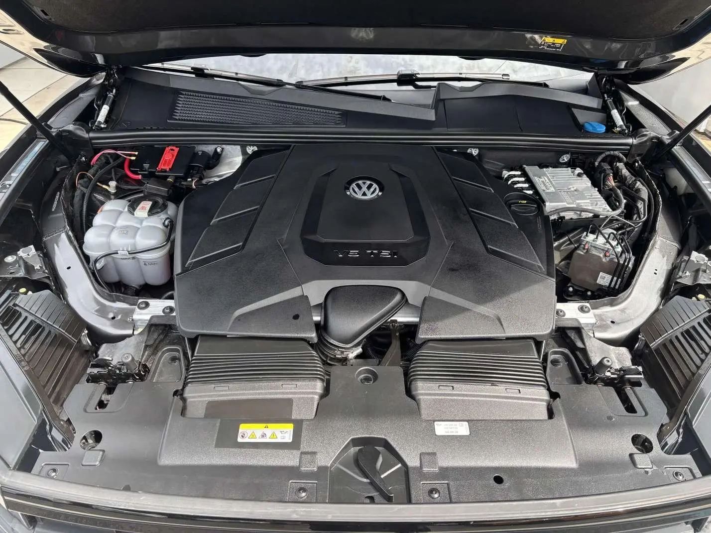 Volkswagen Touareg 2022 3.0TSI Sharp Sport Package