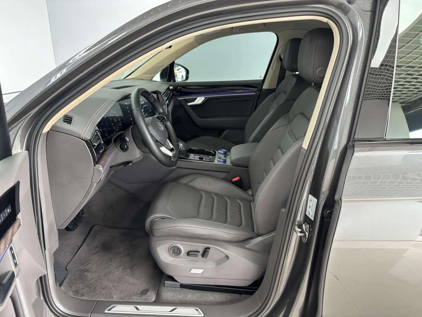 Volkswagen Touareg 2022 3.0TSI Sharp Sport Package