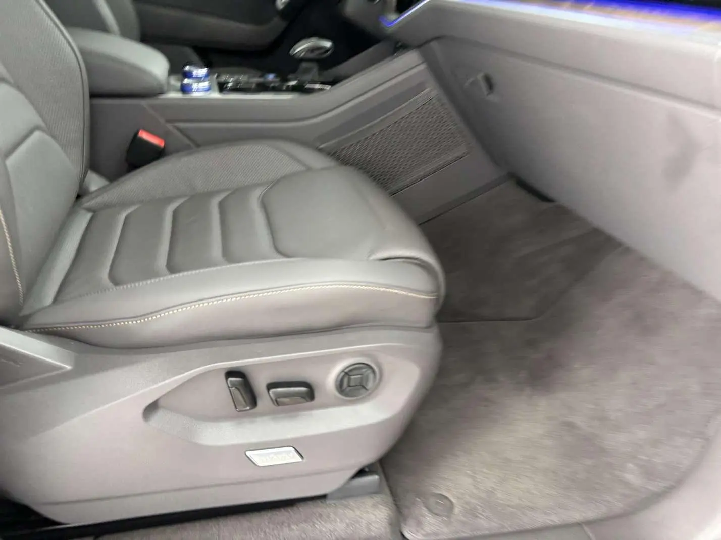 Volkswagen Touareg 2022 3.0TSI Sharp Sport Package