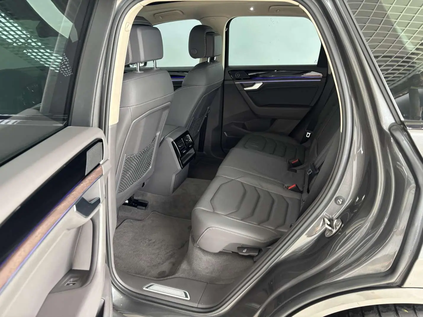 Volkswagen Touareg 2022 3.0TSI Sharp Sport Package