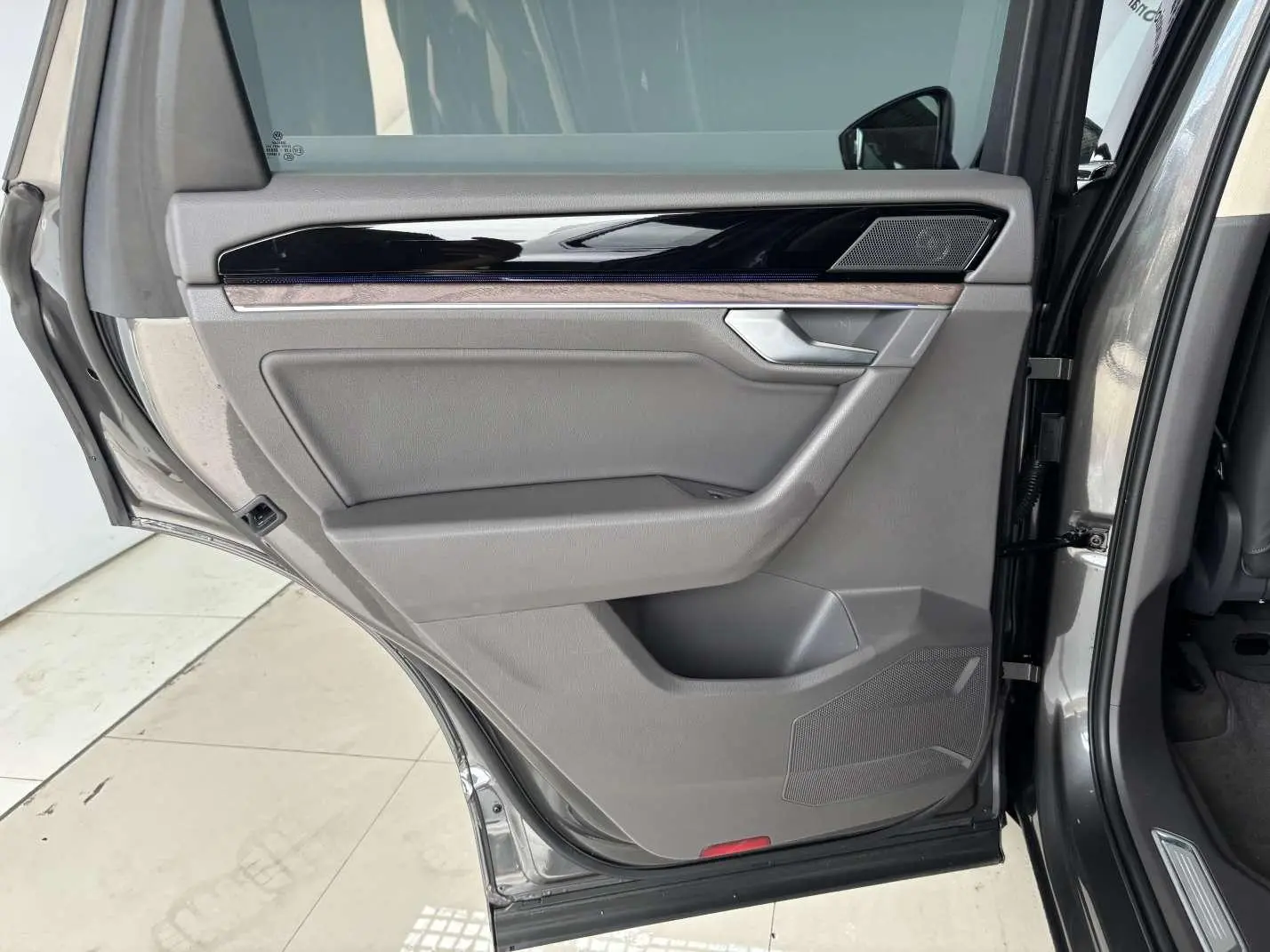 Volkswagen Touareg 2022 3.0TSI Sharp Sport Package