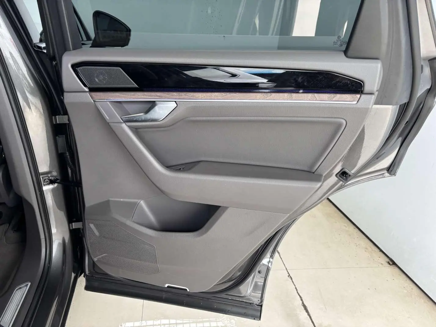 Volkswagen Touareg 2022 3.0TSI Sharp Sport Package