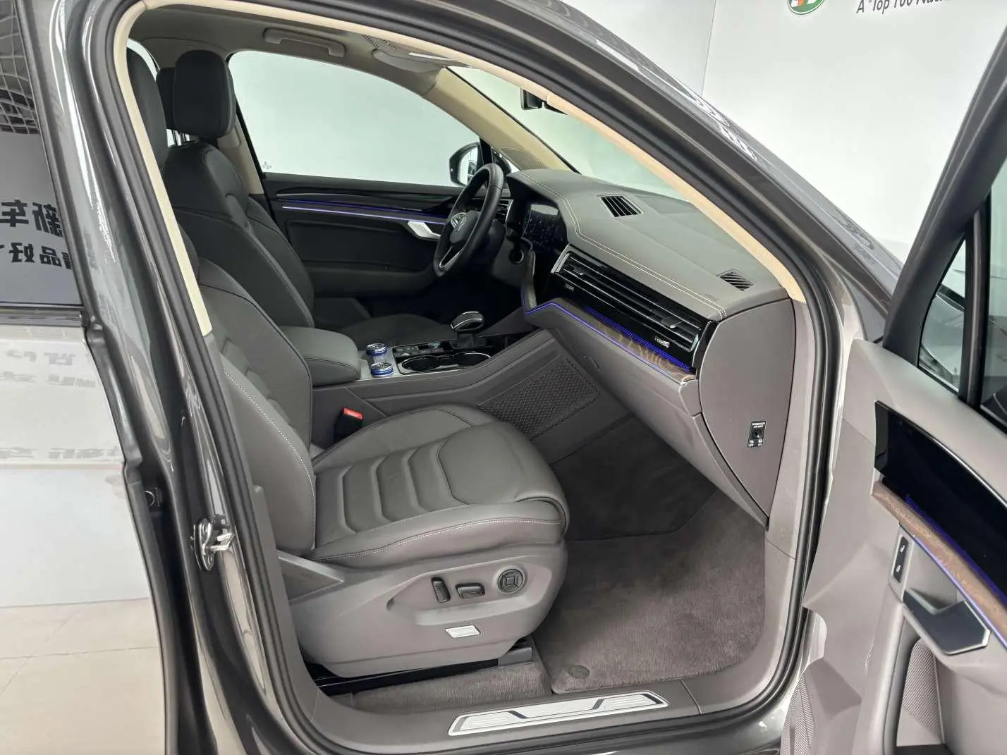 Volkswagen Touareg 2022 3.0TSI Sharp Sport Package