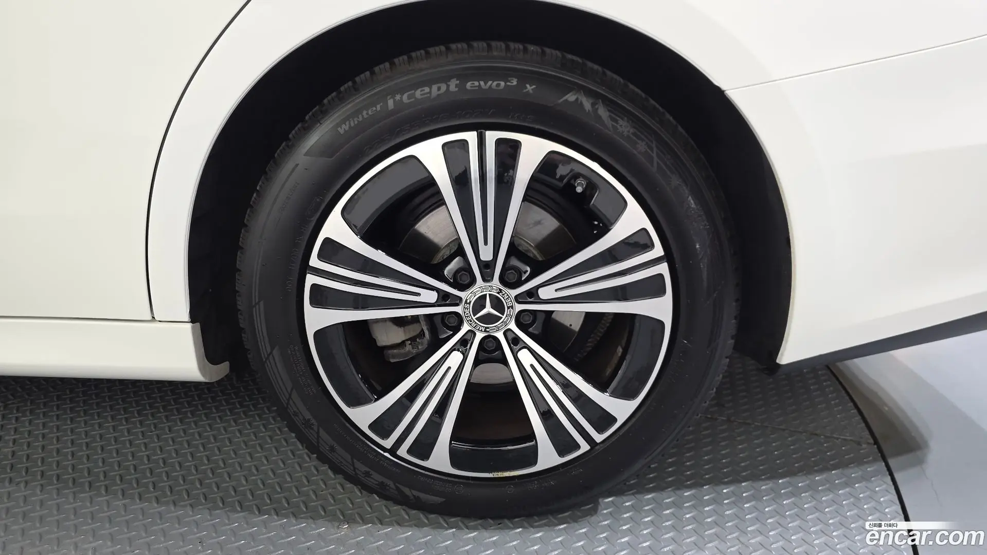 Mercedes-Benz E-Class E200 Avantgarde 2024