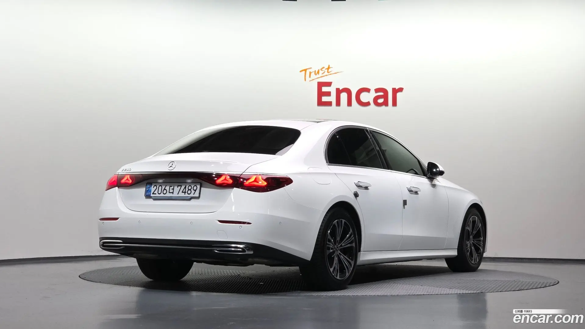 Mercedes-Benz E-Class E200 Avantgarde 2024