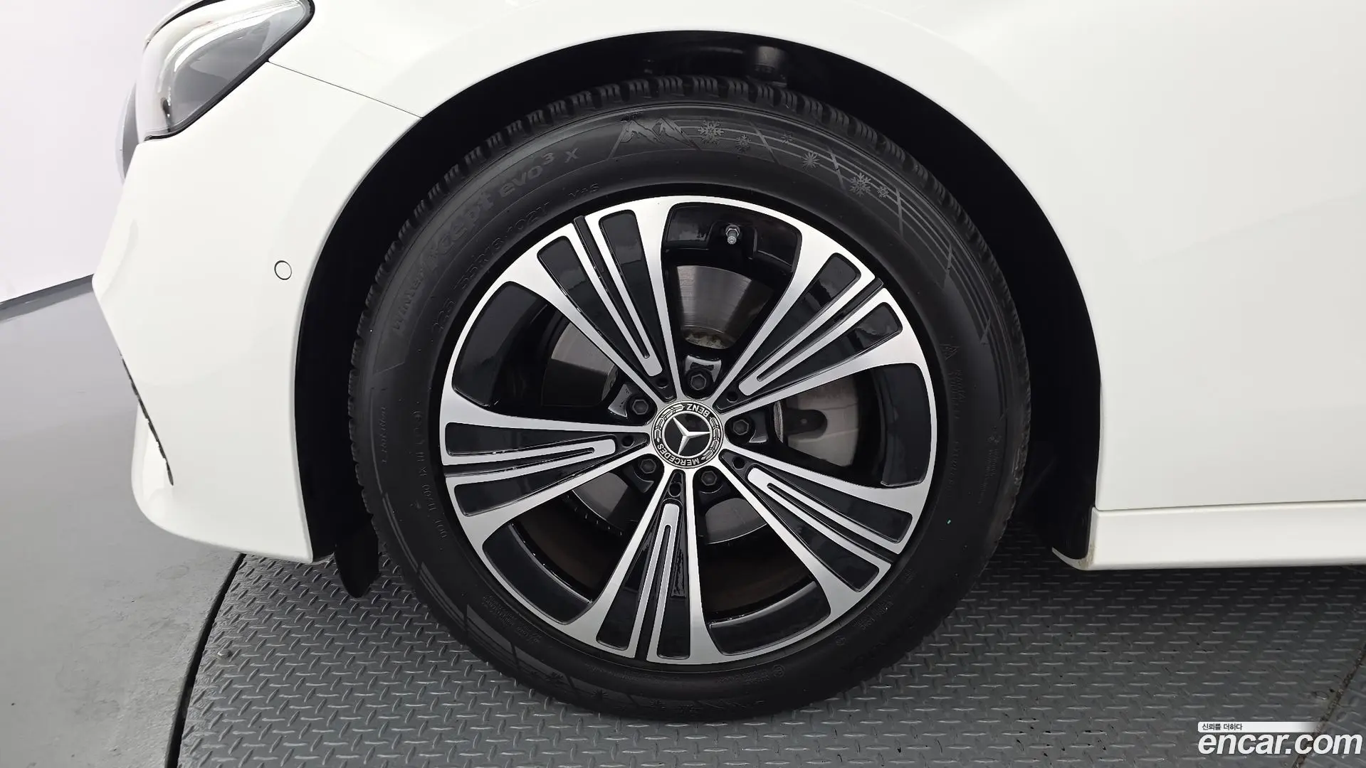 Mercedes-Benz E-Class E200 Avantgarde 2024