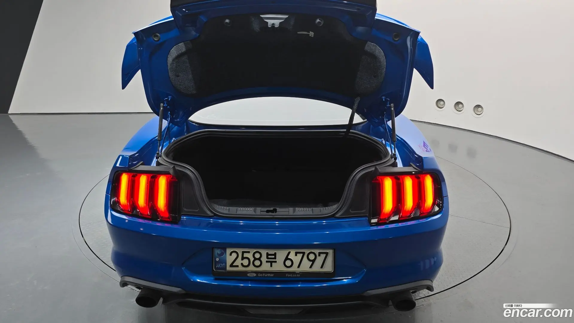 Ford Mustang Coupe
