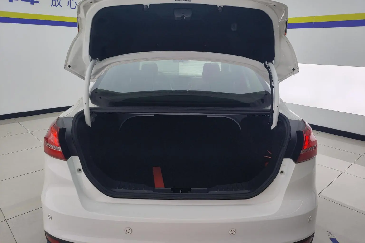 Ford Focus 2018 Classic Sedan EcoBoost 180 Auto Elite