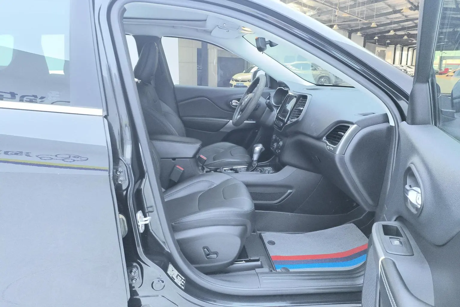 Jeep Cherokee 2020 2.0T 2WD Leading