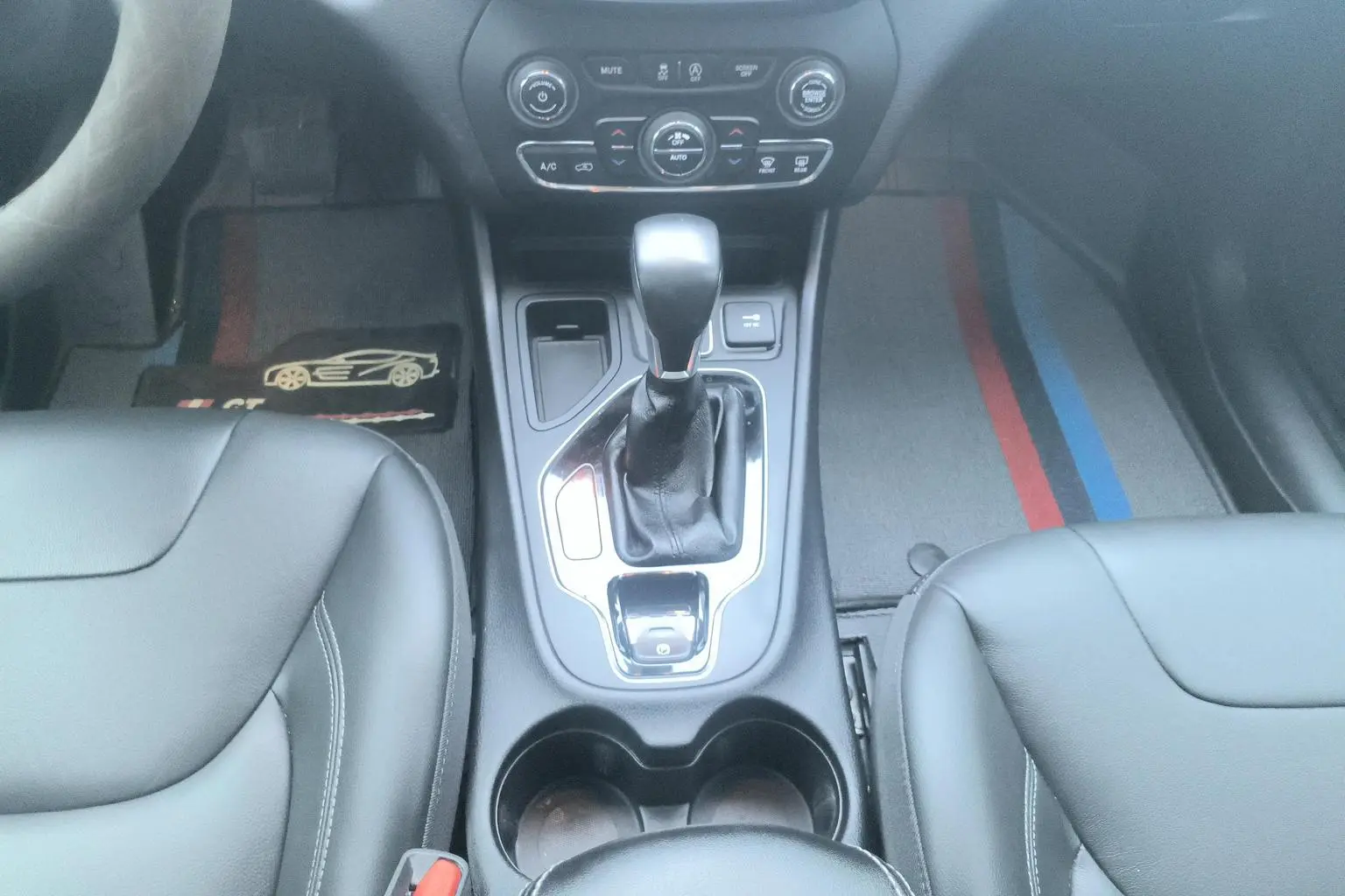 Jeep Cherokee 2020 2.0T 2WD Leading