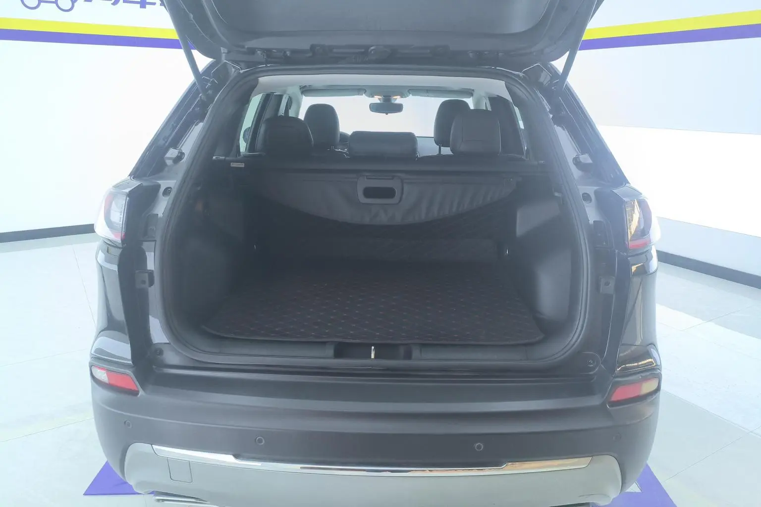 Jeep Cherokee 2020 2.0T 2WD Leading