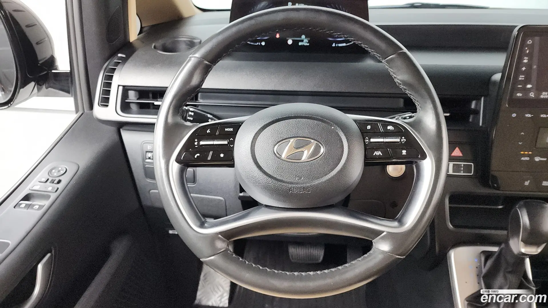 Hyundai Staria Cargo 5-Seater 2022