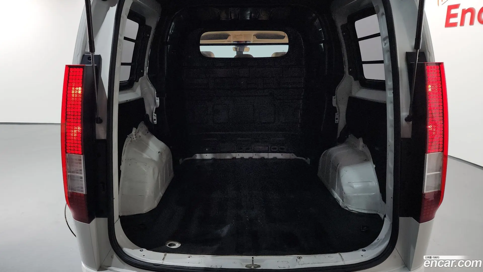 Hyundai Staria Cargo 5-Seater 2022