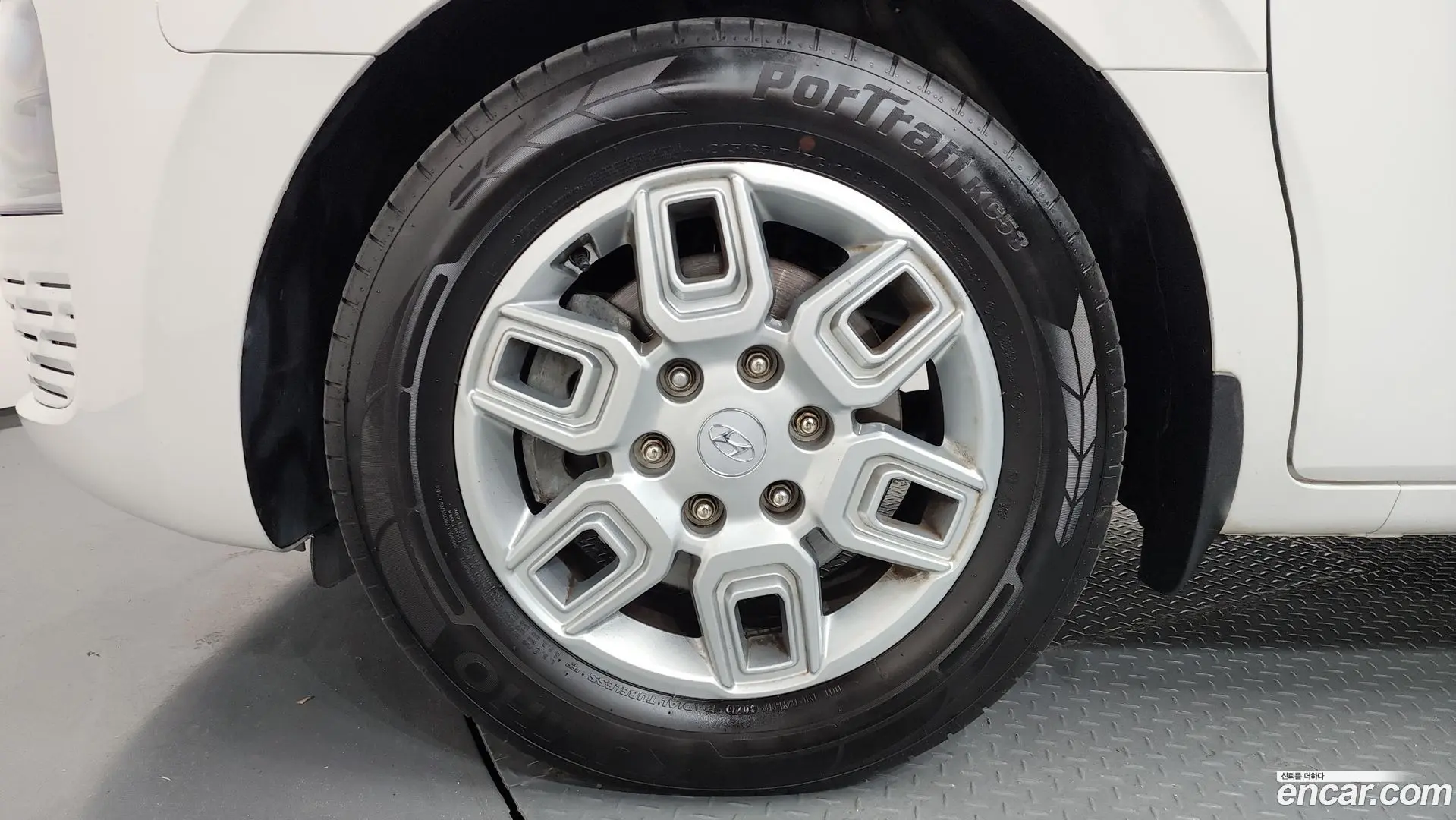Hyundai Staria Cargo 5-Seater 2022