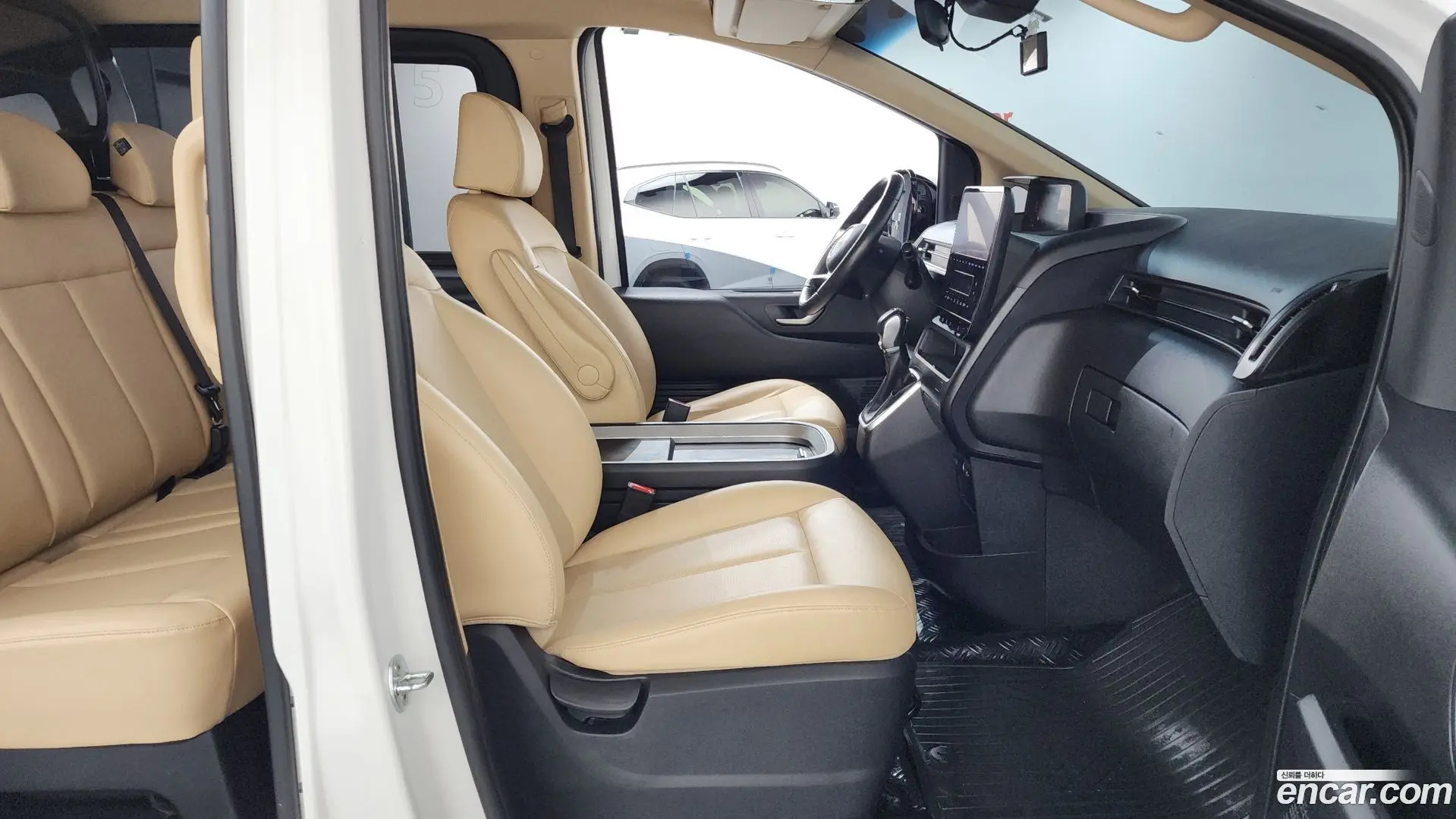 Hyundai Staria Cargo 5-Seater 2022