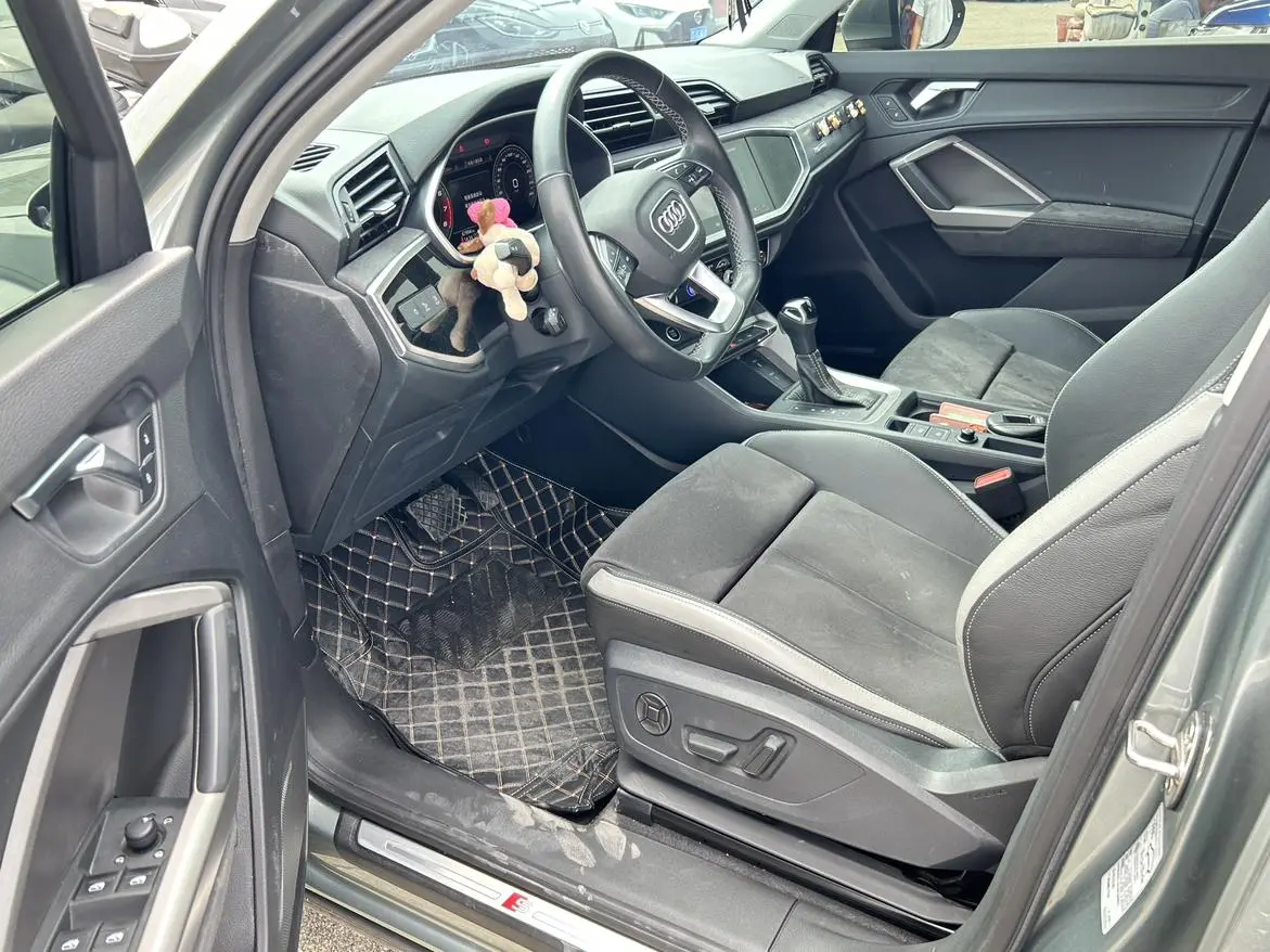 Audi Q3 2022 35 TFSI Dynamic Fashion
